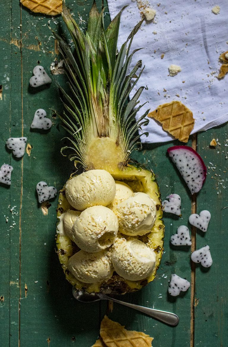 Ananaseiscreme mit fruchtiger Zitrone {und gerösteten Kokosflocken ...